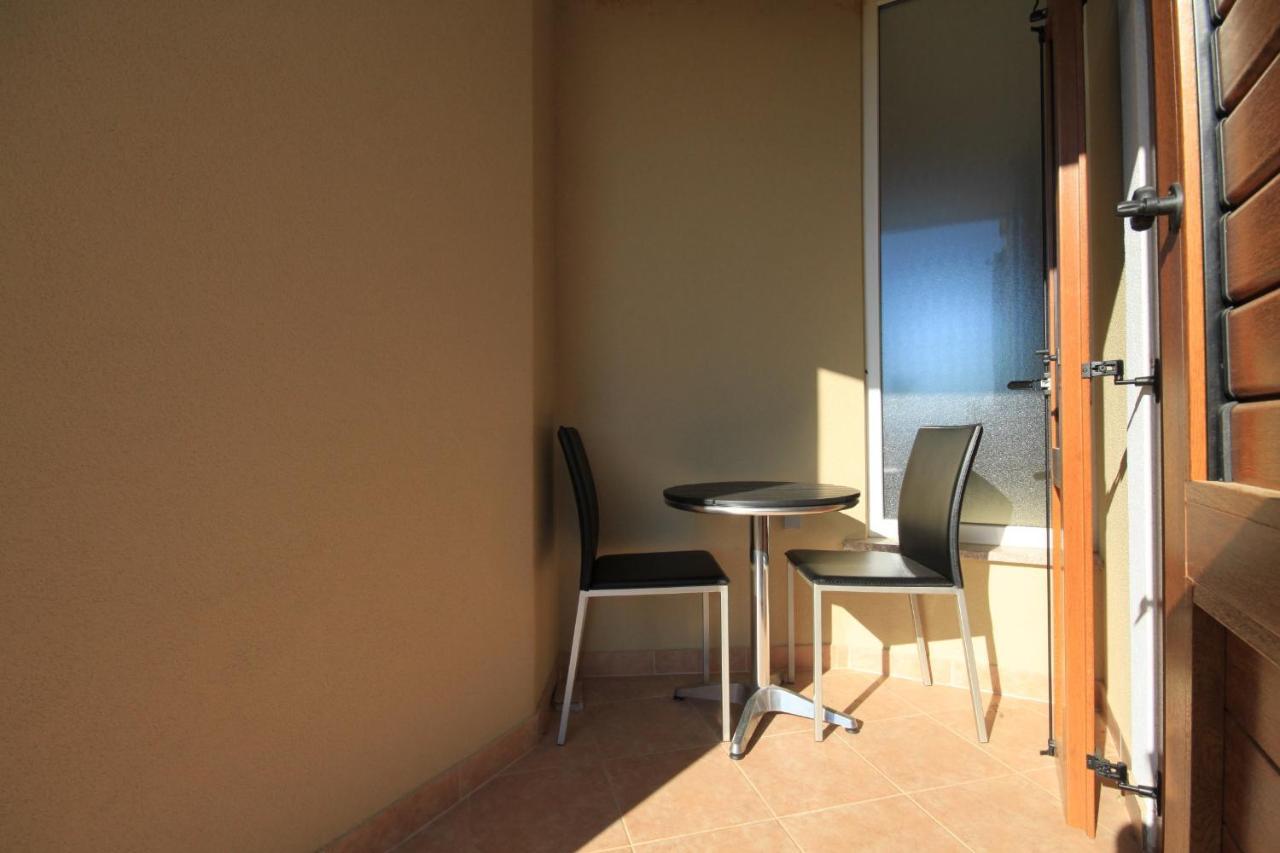 Apartments With A Parking Space Punta Kriza, Cres - 8082 Екстериор снимка