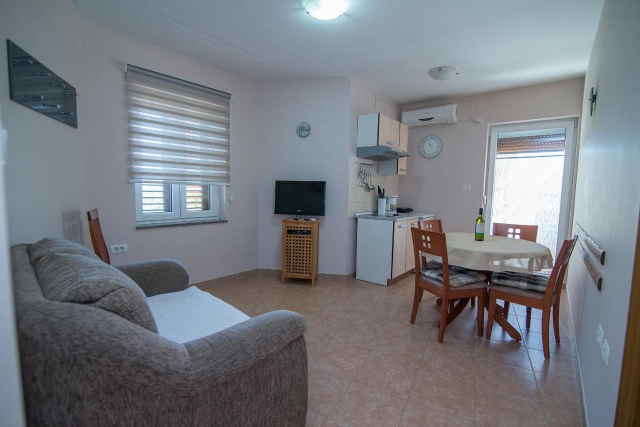 Apartments With A Parking Space Punta Kriza, Cres - 8082 Екстериор снимка